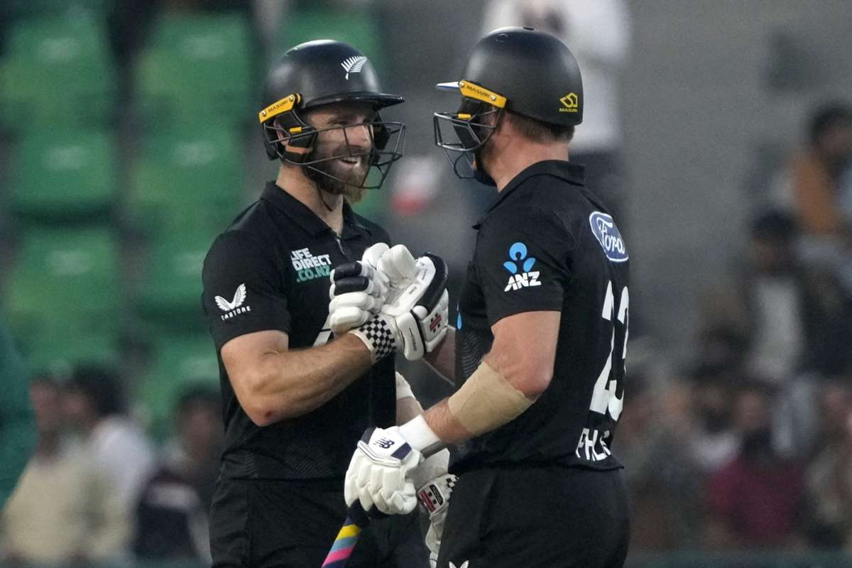 New Zealand dominate South Africa to secure a spot in the tri-series final