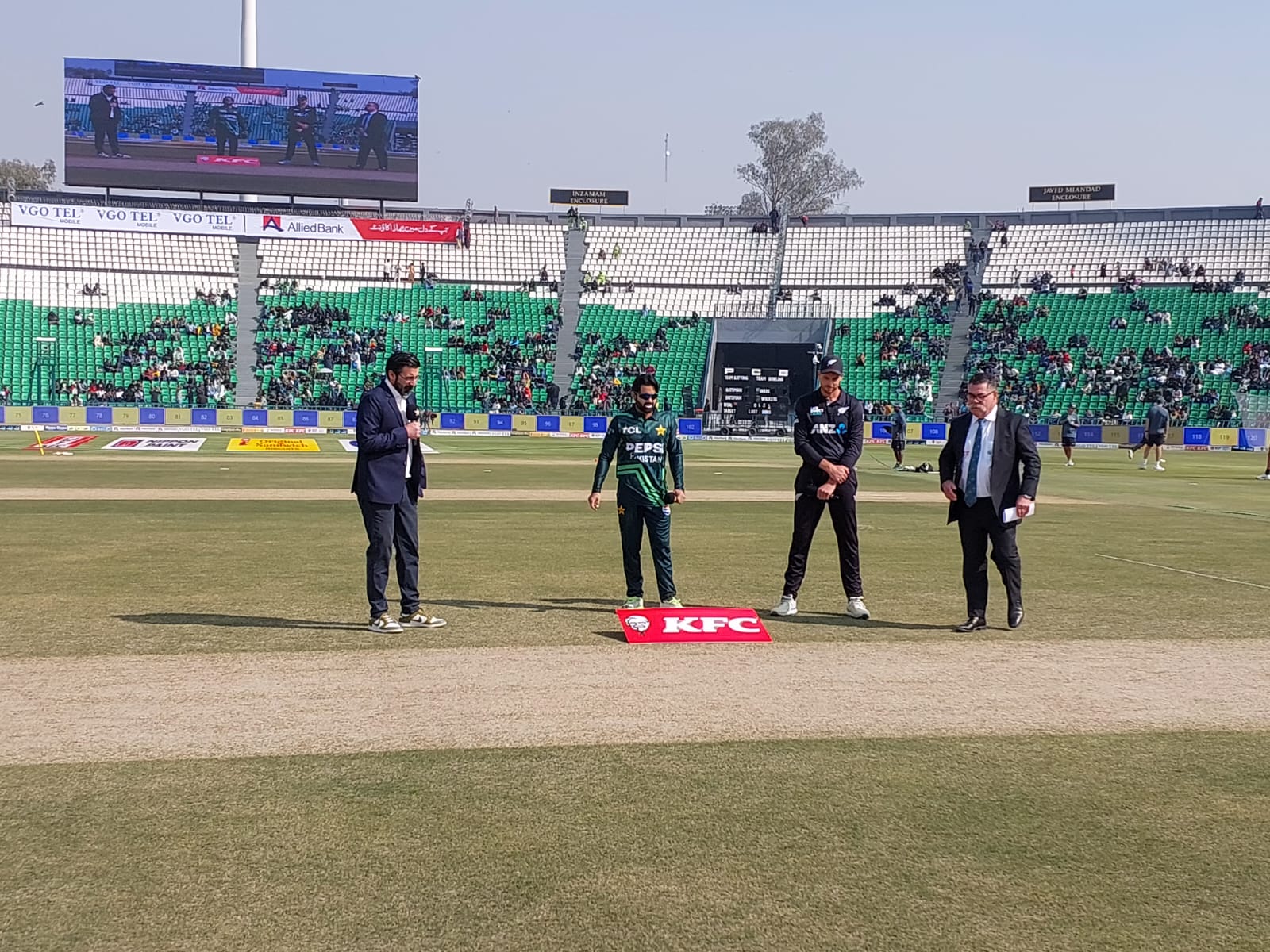 New Zealand win toss, elect to bat first against Pakistan in tri-series opener